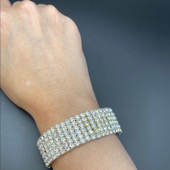 Elegant Silver Crystal Bracelet - Picture 5 of 5